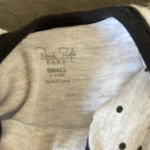 5 piece Halloween Thanksgiving one piece 3 Halloween pumpkin bibs and a onesie - Picture 11 of 14